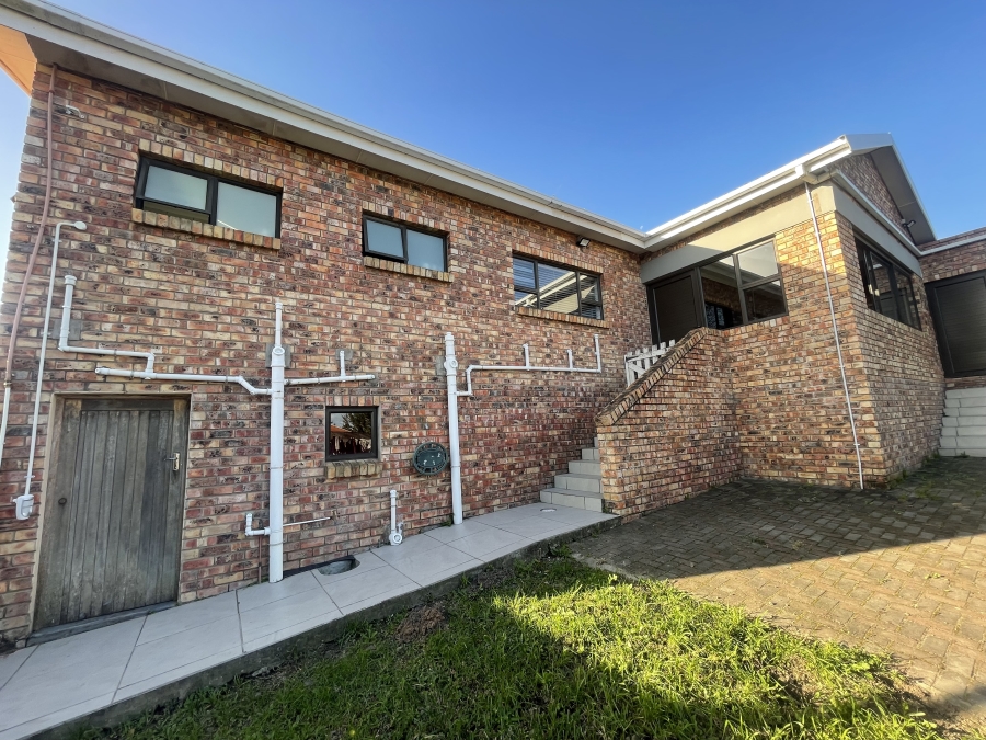 3 Bedroom Property for Sale in Cambridge West Eastern Cape